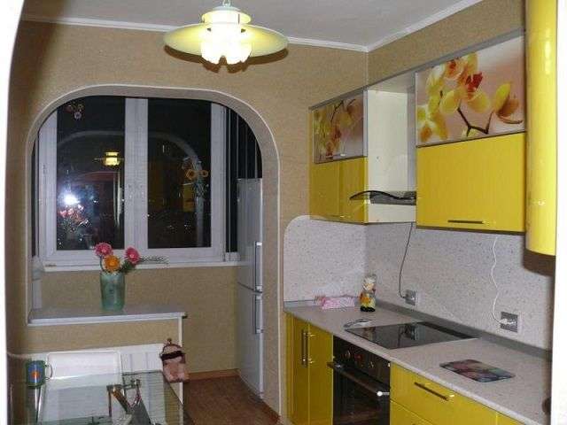 Кухня з балконом обєднання дизайн