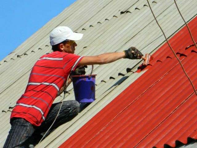Ремонт дахів: чим закрити дірки і тріщини