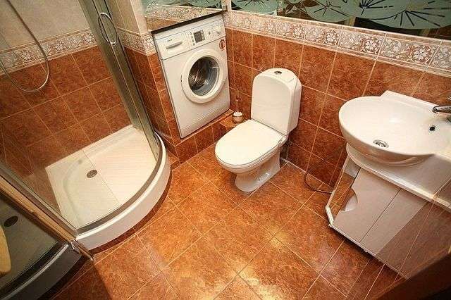 Інтерєр ванної кімнати поєднаної з туалетом