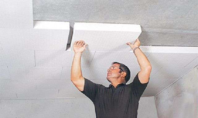 Як правильно утеплити стелю під холодним дахом