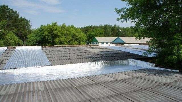 Ремонт дахів: чим закрити дірки і тріщини